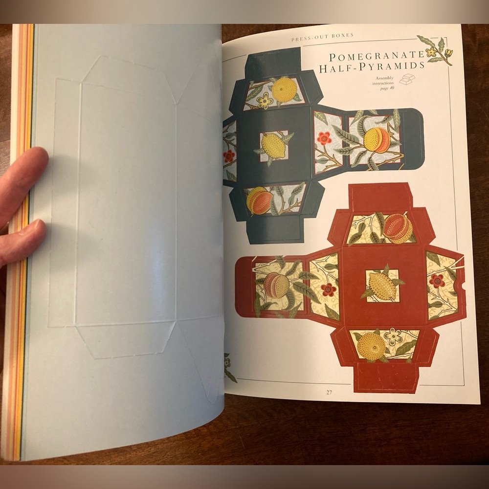 William Morris Gift Boxes Set Book - Picture 5 of 7
